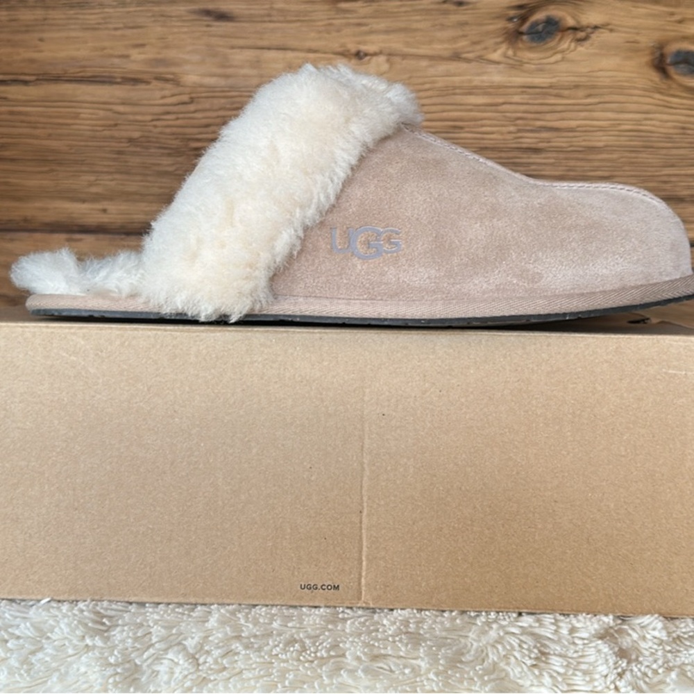 UGG Women's size 11 Scuffette II Sheepskin Slippers
